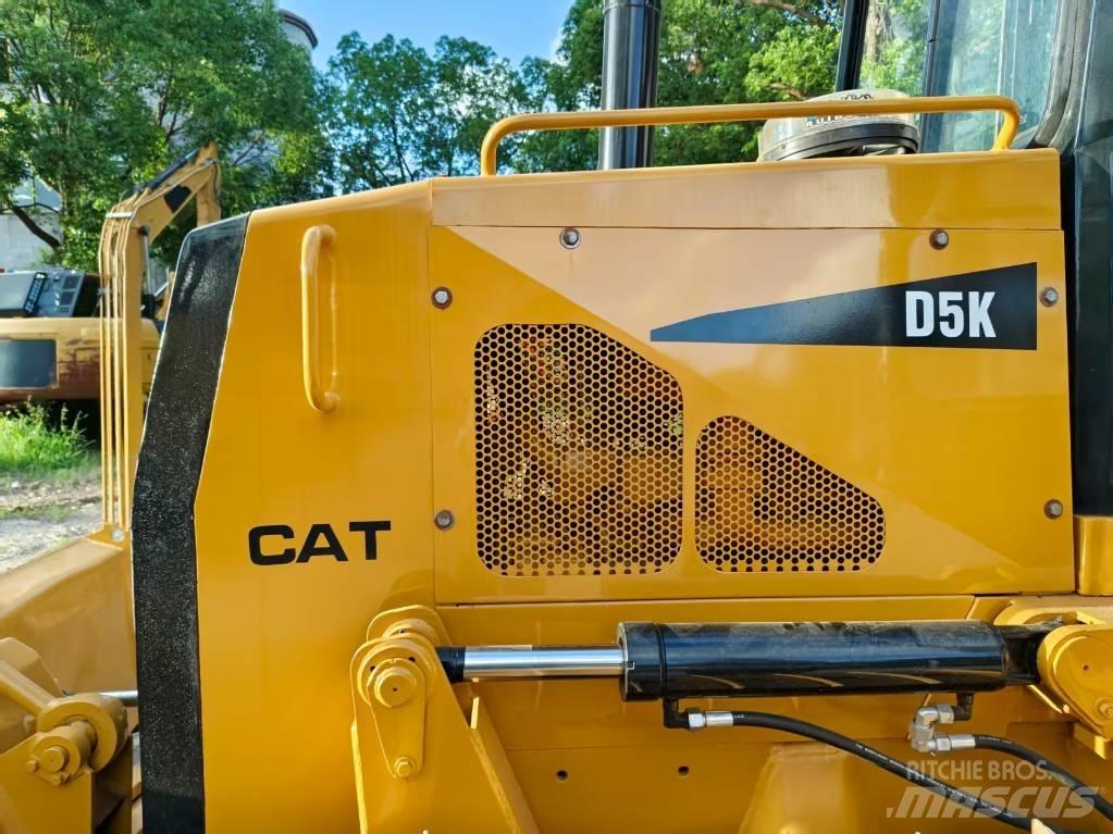CAT D 5 K Buldozer sobre oruga