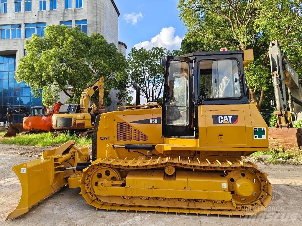 CAT D 5 K Buldozer sobre oruga