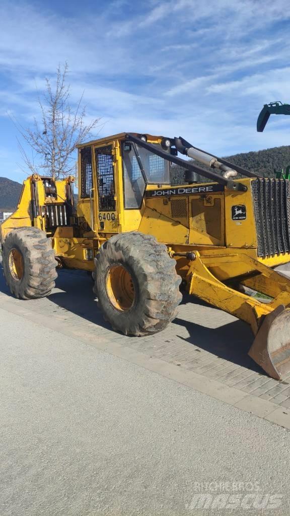 John Deere 640G Arrastrador de troncos
