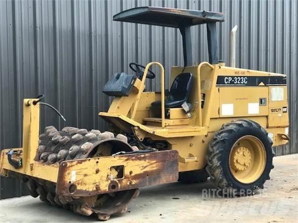 CAT CP-323C Rodillos de un solo tambor