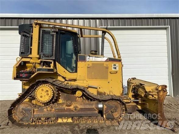 CAT D5M XL Buldozer sobre oruga