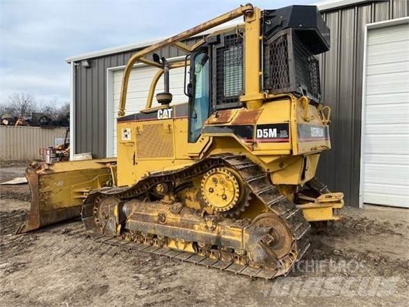 CAT D5M XL Buldozer sobre oruga
