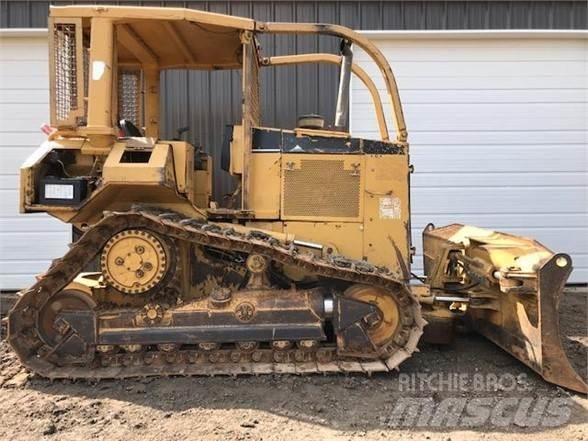 CAT D5M XL Buldozer sobre oruga