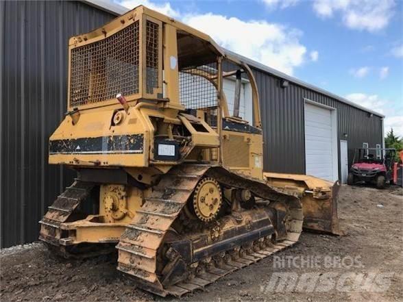 CAT D5M XL Buldozer sobre oruga