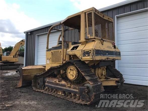 CAT D5M XL Buldozer sobre oruga