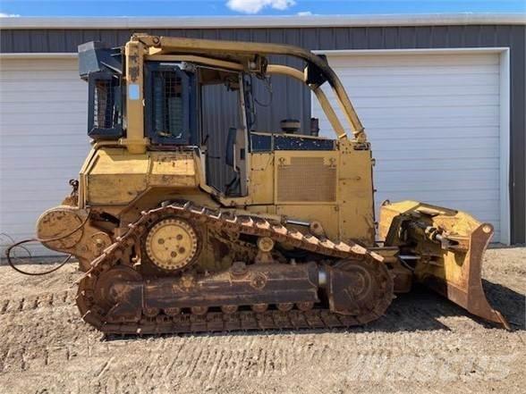 CAT D5M XL Buldozer sobre oruga
