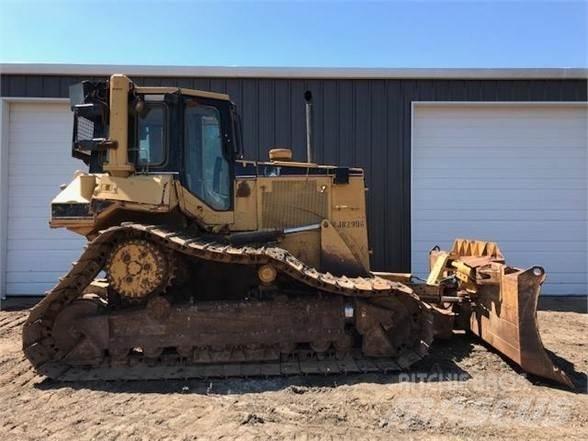 CAT D6M LGP Buldozer sobre oruga