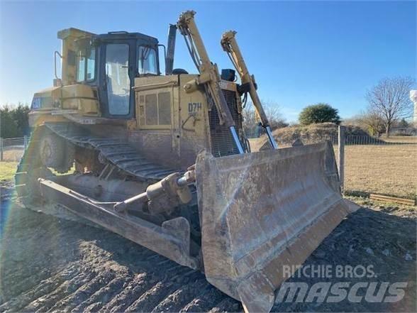 CAT D7H II Buldozer sobre oruga