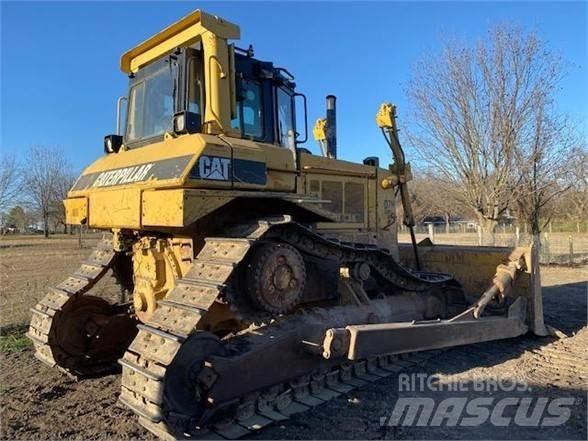 CAT D7H II Buldozer sobre oruga