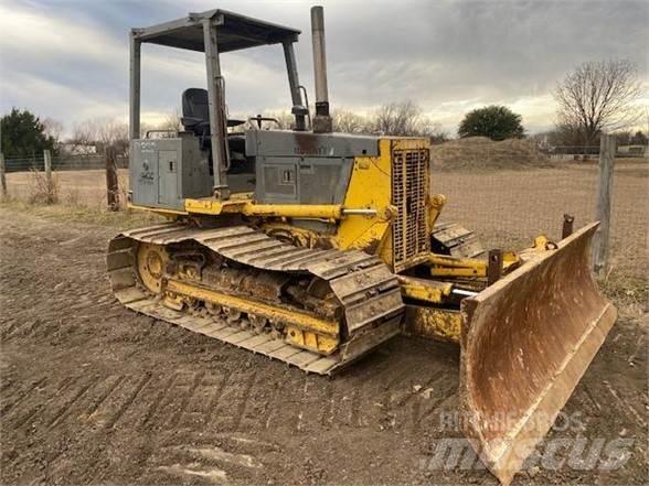 Komatsu D32P-1 Buldozer sobre oruga