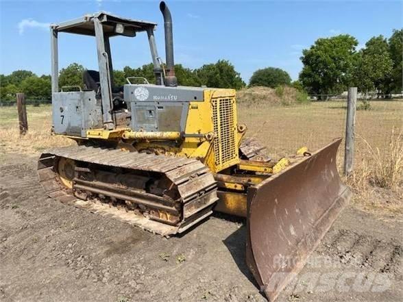 Komatsu D32P-1 Buldozer sobre oruga