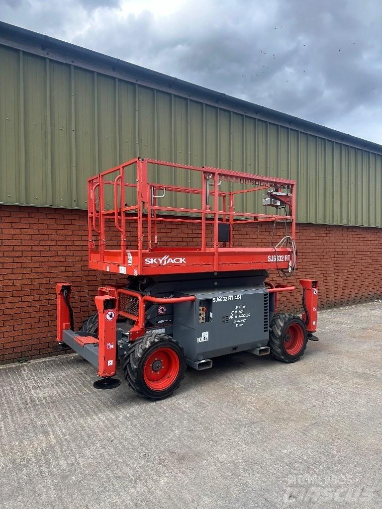 SkyJack SJ 6832 RT Plataformas tijera