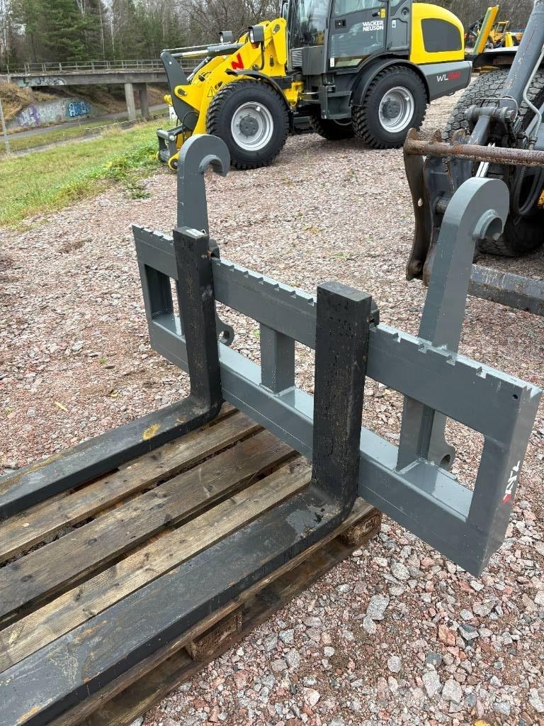 XYZ Gaffelställ BM Cargadoras sobre ruedas