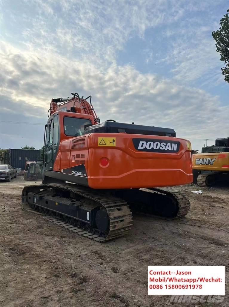 Doosan DX 225 LCA Excavadoras de cadenas