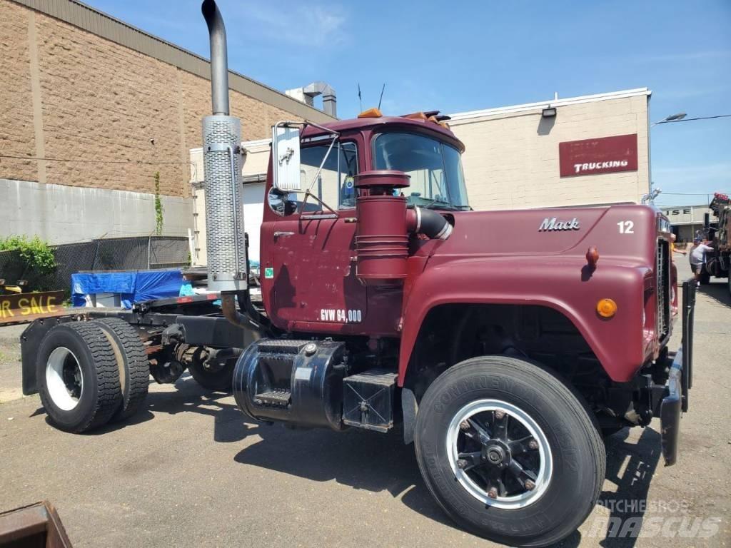 Mack RD 690 P Cabezas tractoras
