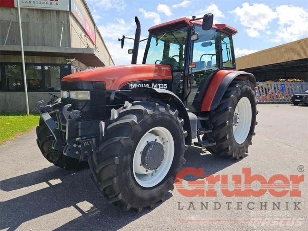 New Holland M 135 Tractores