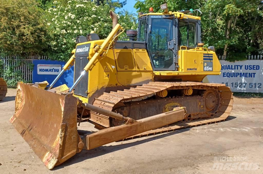 Komatsu D65PX-18 Buldozer sobre oruga