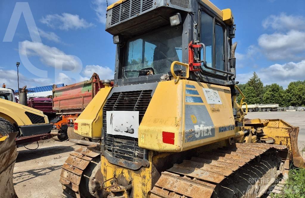 Komatsu D 51 EX-22 Buldozer sobre oruga