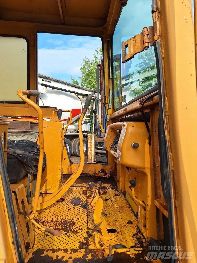 Komatsu D45-1 Buldozer sobre oruga