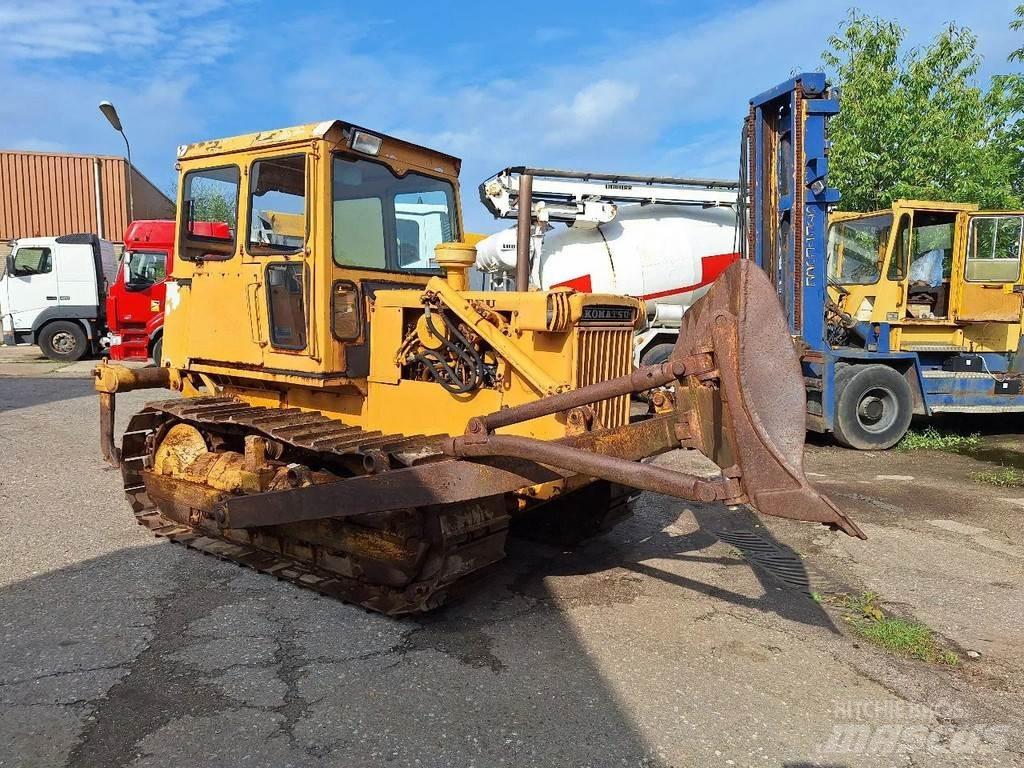 Komatsu D45-1 Buldozer sobre oruga