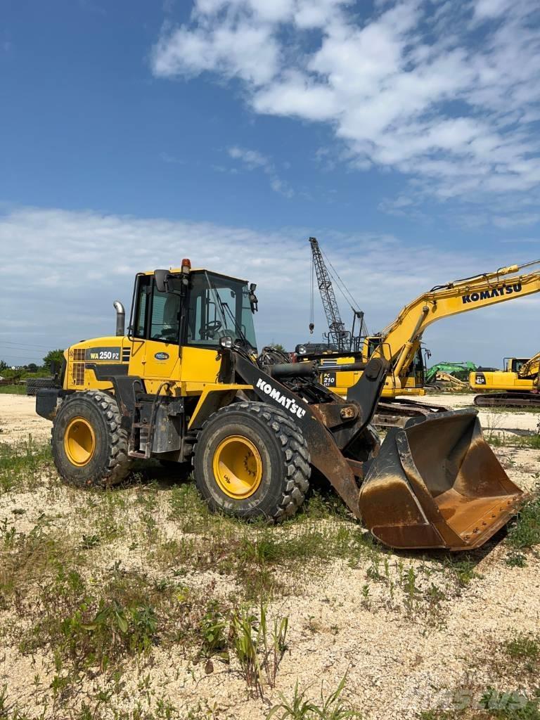 Komatsu WA 250 PZ-6 Cargadoras sobre ruedas