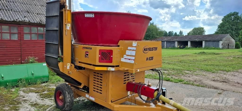 Haybuster H-835 Desmenuzadoras, cortadoras y desenrolladoras de pacas