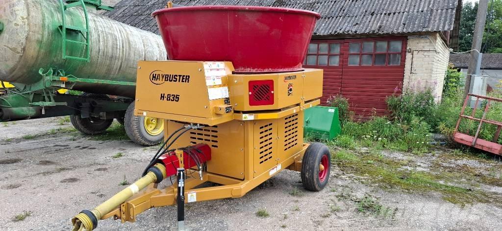 Haybuster H-835 Desmenuzadoras, cortadoras y desenrolladoras de pacas