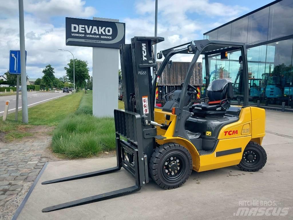 TCM FD25 E2  (*NEW) Carretillas diesel