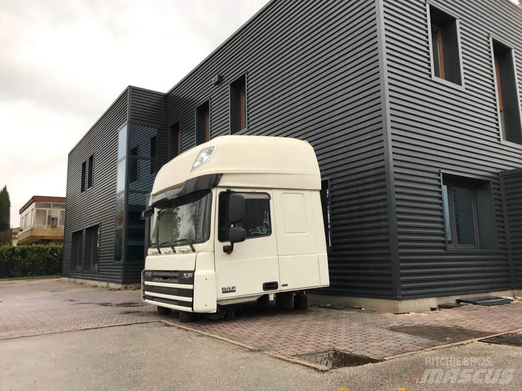 DAF XF 105 Euro 5 Cabinas e interior