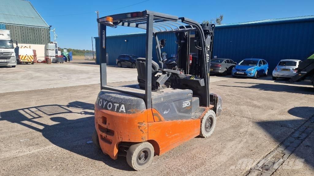 Toyota 8 FBMT 30 Carretillas de horquilla eléctrica