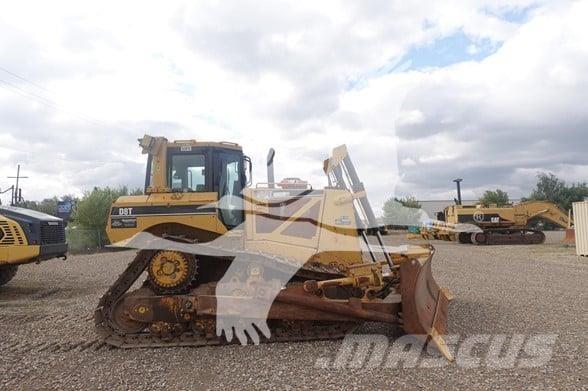 CAT D8T Buldozer sobre oruga
