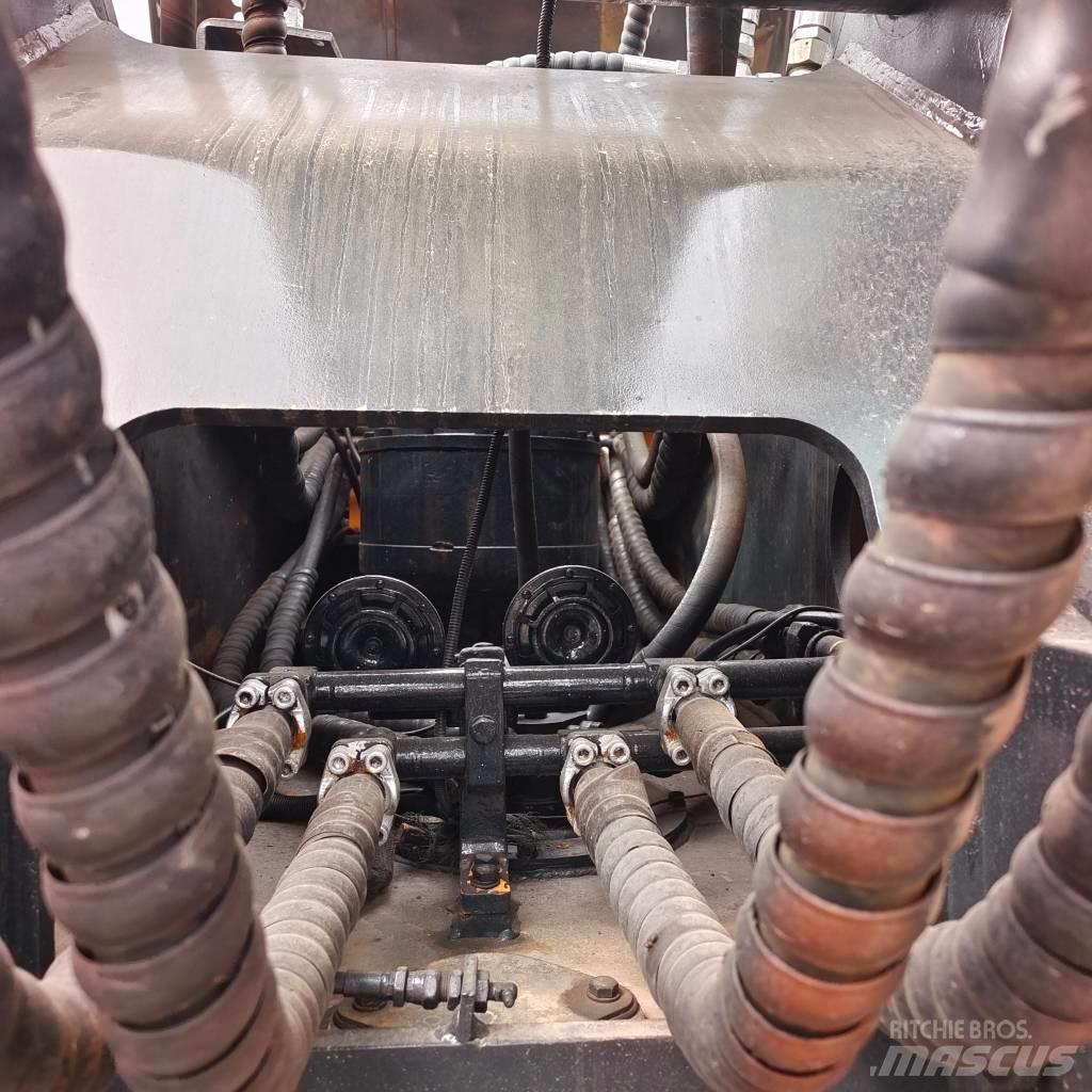 Hyundai 330LC-9T Excavadoras de cadenas