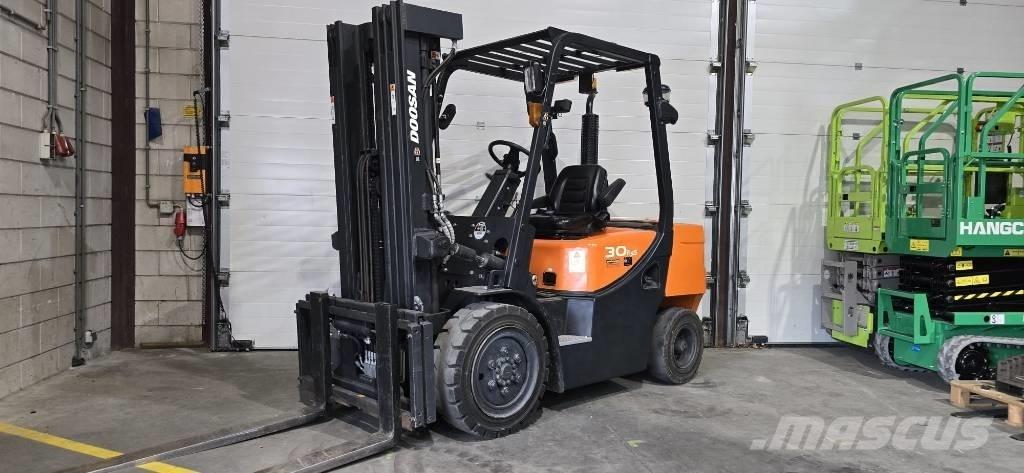 Doosan D 30 GP Carretillas diesel