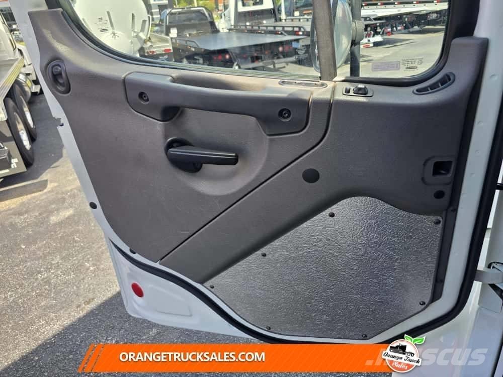 Freightliner M2 Camiones caja cerrada