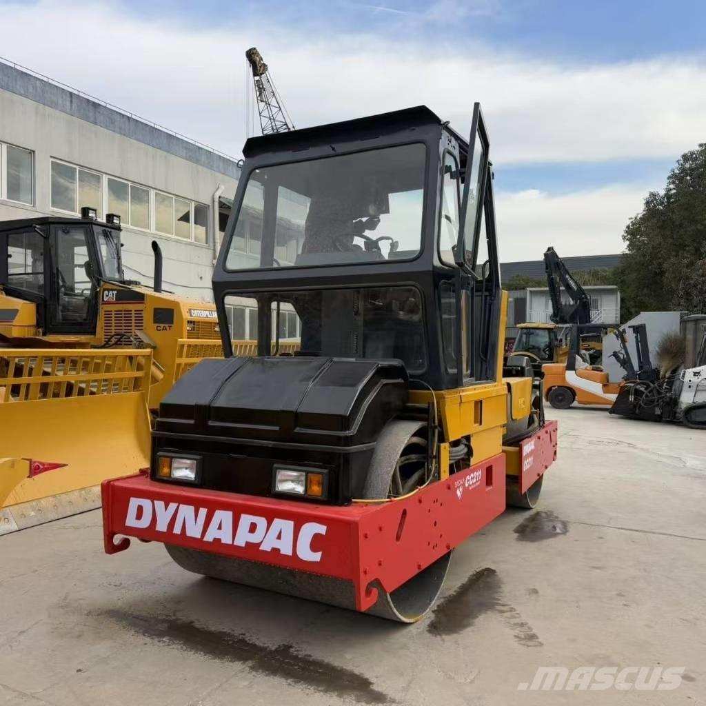 Dynapac CC 211 Rodillos de doble tambor