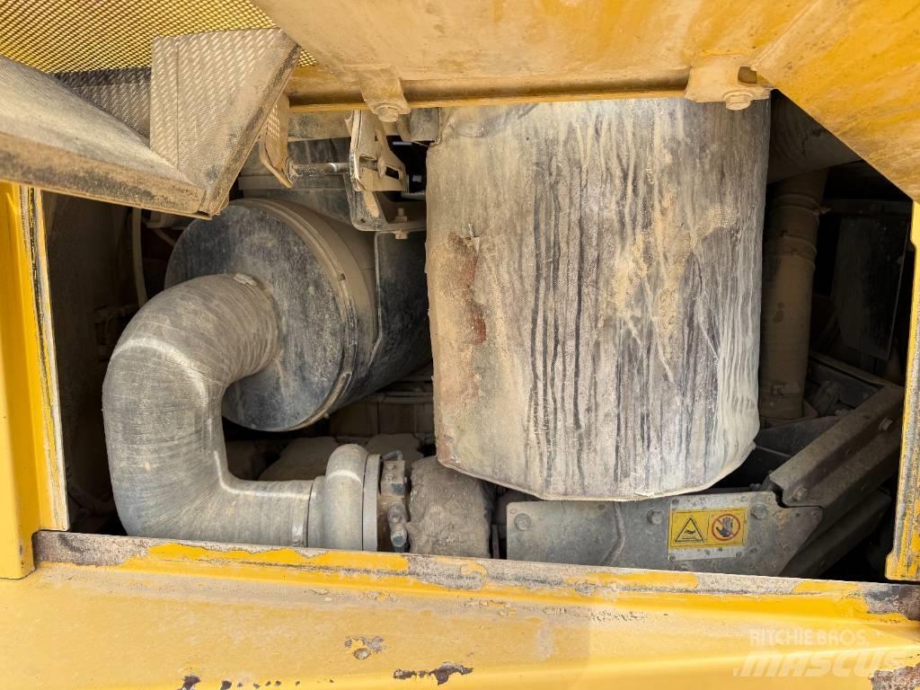 Komatsu D 155 AX-6 Buldozer sobre oruga