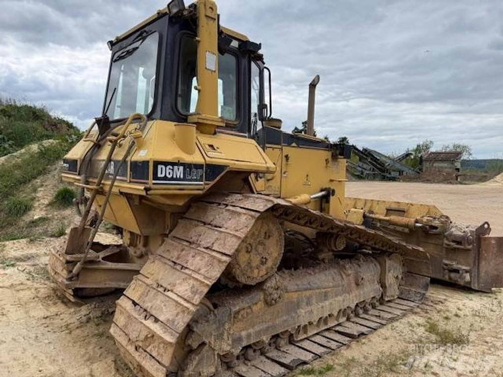CAT D6M LGP Buldozer sobre oruga