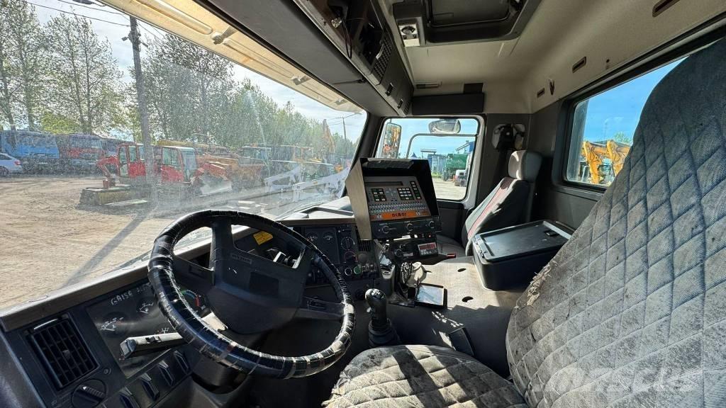 Volvo FL GUDRONATOR Pulverizador de asfalto