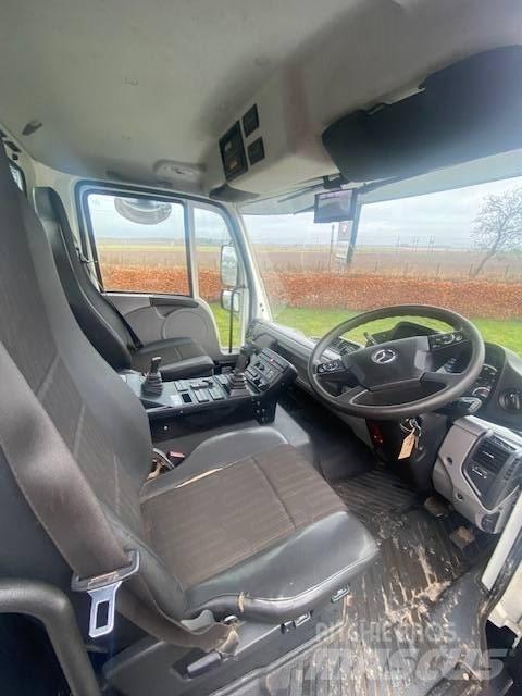 Mercedes-Benz UNIMOG Camiones bañeras basculantes o volquetes