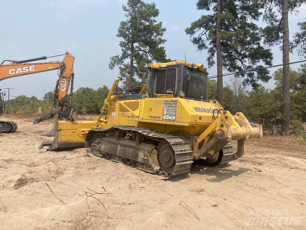 Komatsu D 65 WX-17 Buldozer sobre oruga