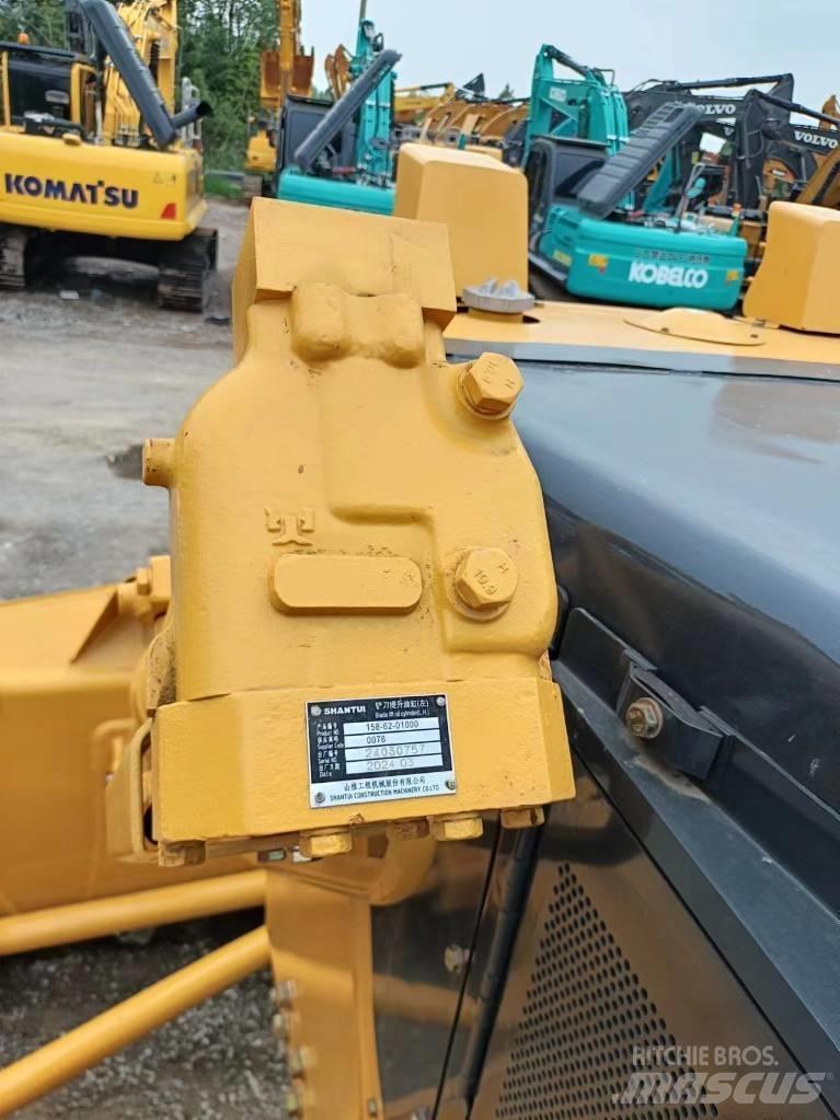 Shantui D22 Buldozer sobre oruga