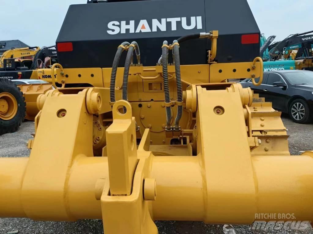 Shantui D22 Buldozer sobre oruga
