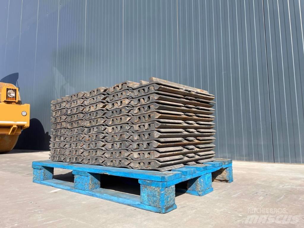 JCB JS240 Cadenas, orugas y chasis