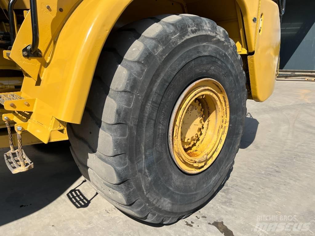 CAT 740 Water Truck Camiones cisterna