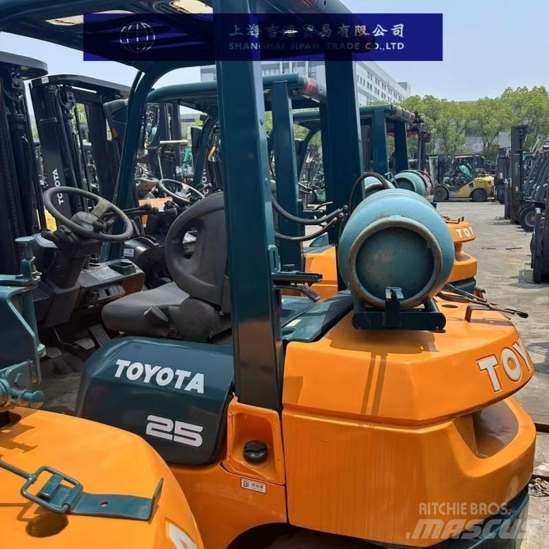 Toyota 25 Carretillas diesel