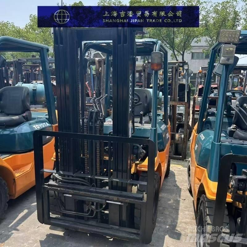 Toyota 25 Carretillas diesel
