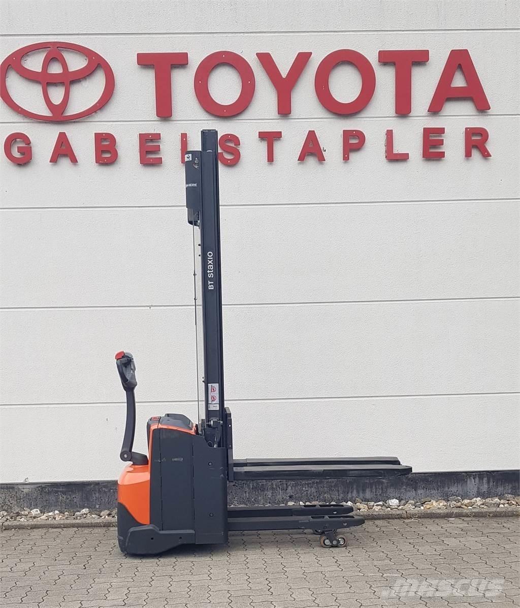 Toyota SWE120L Apiladores eléctricos autopropulsados