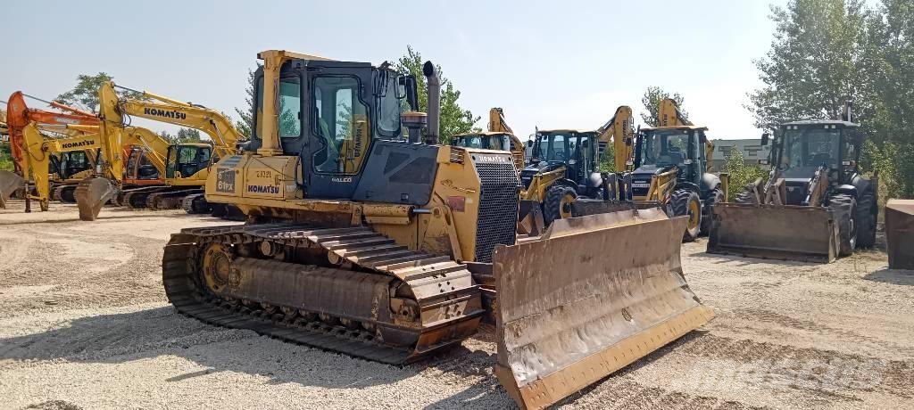 Komatsu D61EX-15 Buldozer sobre oruga
