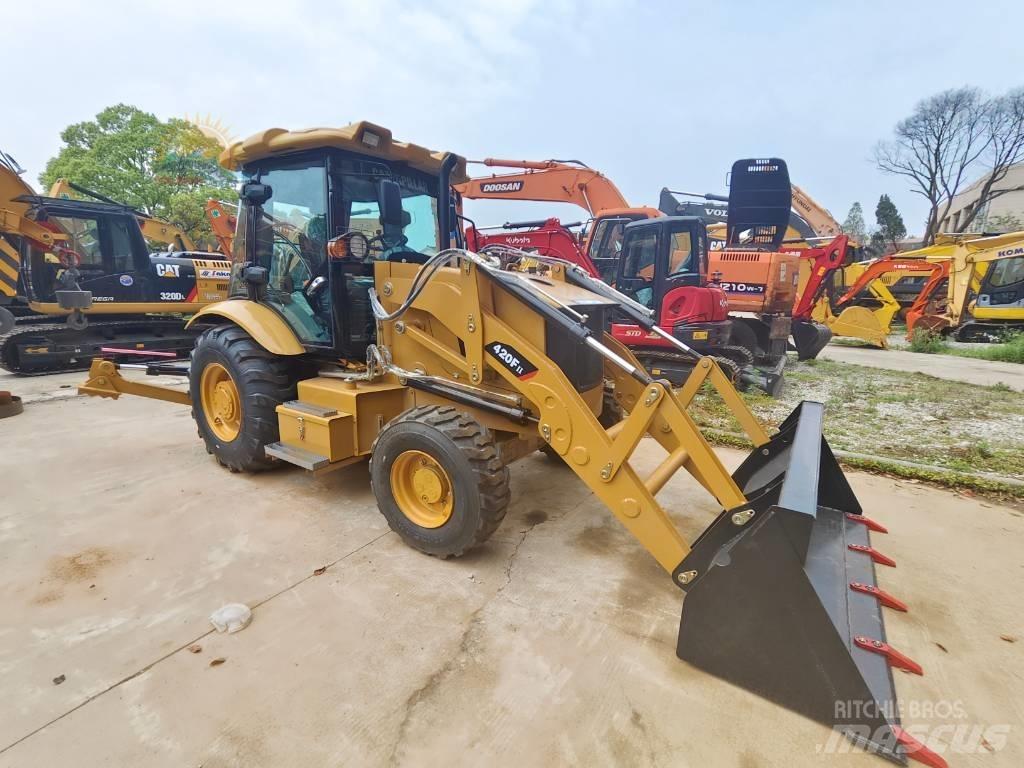 CAT 420F Retrocargadoras