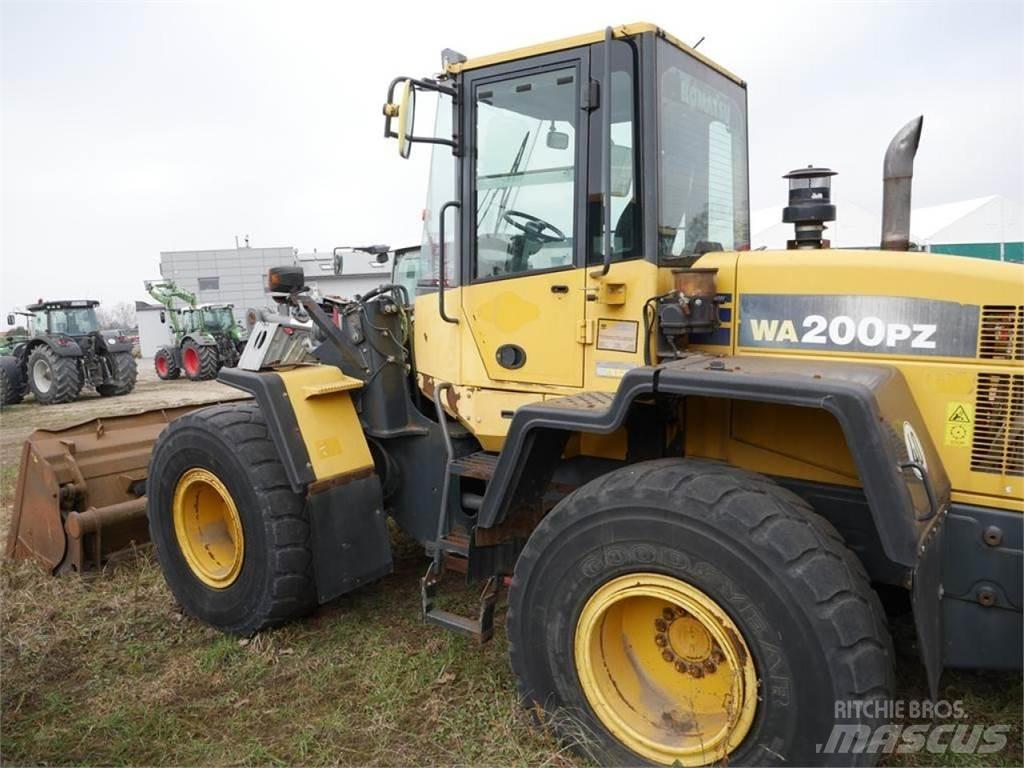 Komatsu WA 200 PZ Cargadoras sobre ruedas